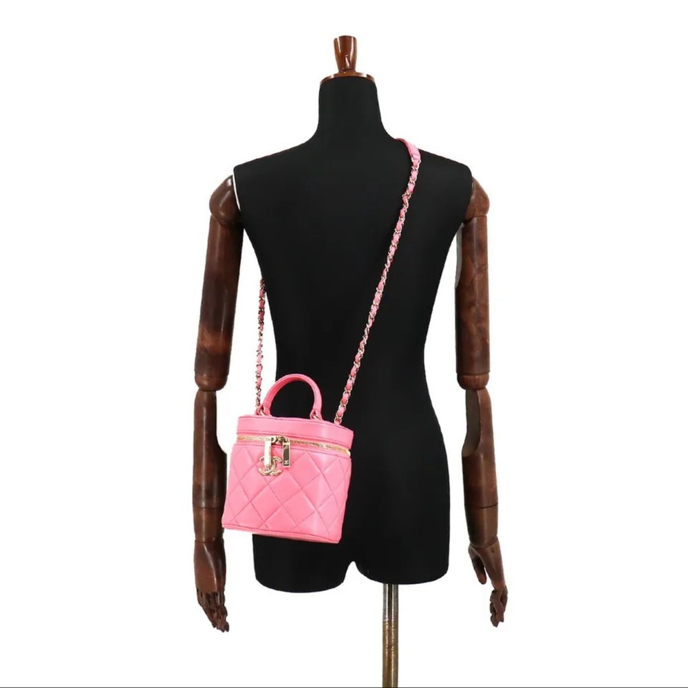 Beautiful pink Chanel vanity bag - Picture 6 of 16